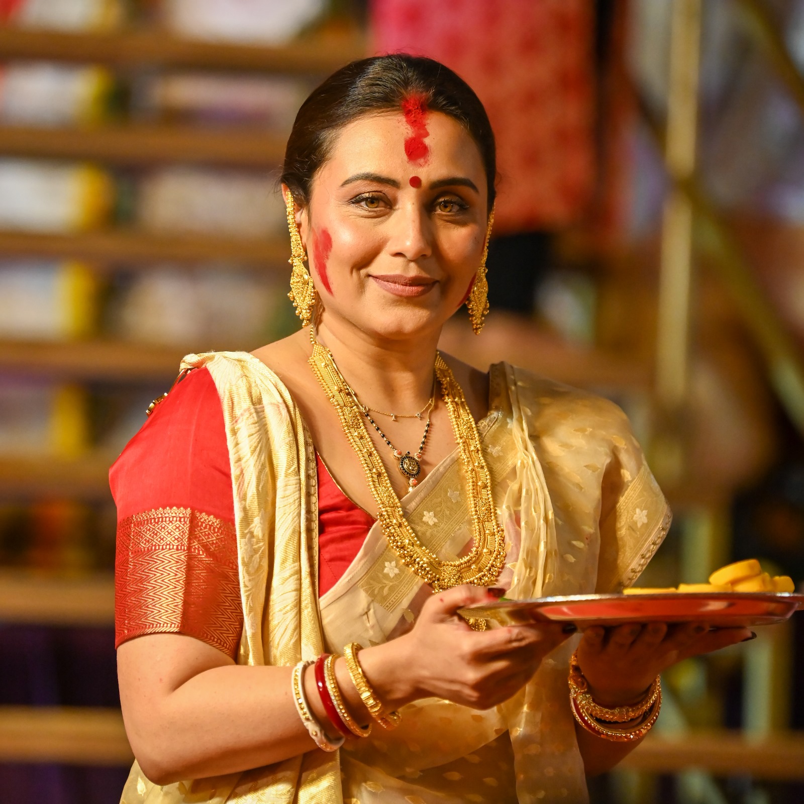 Rani Mukerji bei einer Durga Pooja Feier.